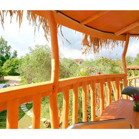 度假居 Elmar Tree House 罗达