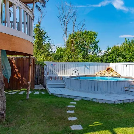 Elmar Tree House Villa *