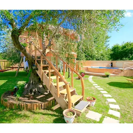 Elmar Tree House Feriehus
